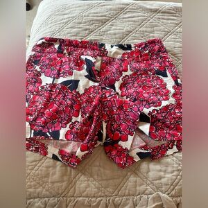Vineyard vines printed pink chino shorts size 4